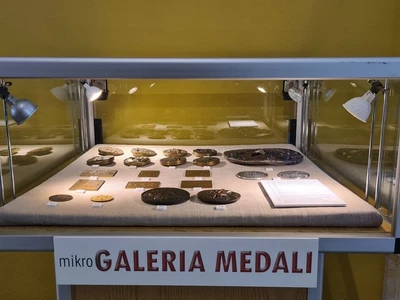 mikro GALERIA MEDALI – „o smokach i smokobójcach”